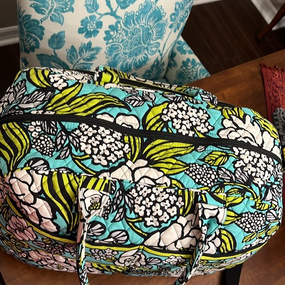Vera Bradley retired island blooms two handle weekender tote w/shoulder strap - Picture 10 of 16